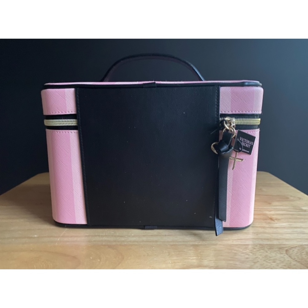 Victoria’s Secret Striped Train Case - Picture 7 of 12